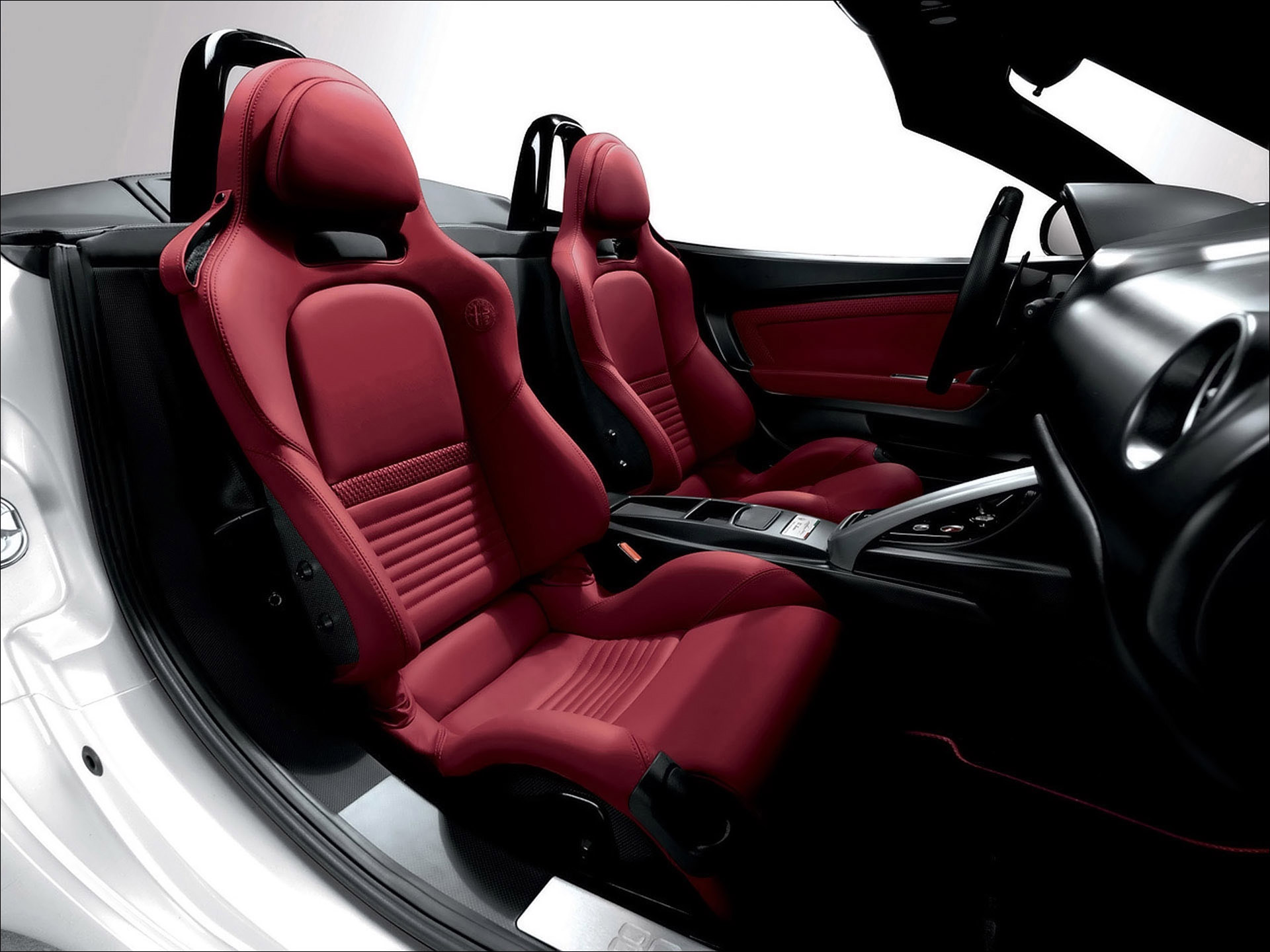Alfa Romeo 8C Spider Interior
